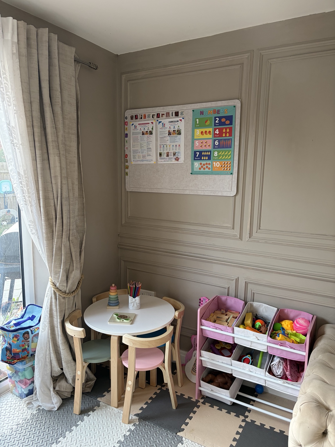Activity corner and toy organiser